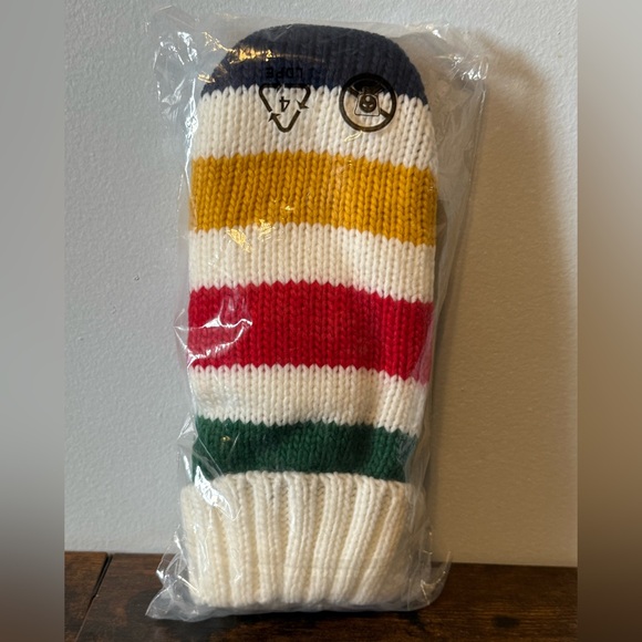 *LAST ONE* - HUDSON’S BAY COMPANY HBC SIGNATURE STRIPE MITTENS  BRAND NEW (L/XL) - Picture 1 of 4